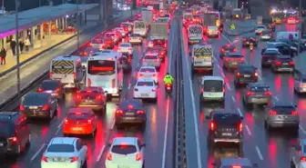 İstanbul'da Akşam Saatlerinde Trafik Yoğunluğu Yüzde 90'a Ulaştı