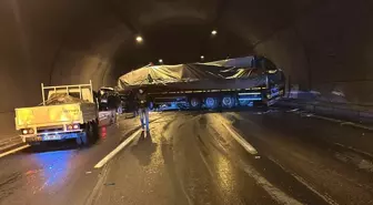 İzmir ile Aydın arasındaki tünelde yaşanan kazada 5 araçta hasar oluştu