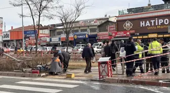 Kayseri'de otomobilin çarptığı tramvay durağındaki 3 yaya yaralandı
