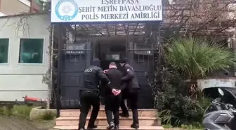 Konak polisinden kaçamadılar: 2 firari yakalandı