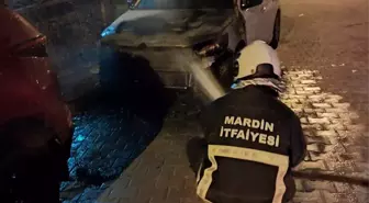 Mardin'de park halindeki otomobil yandı