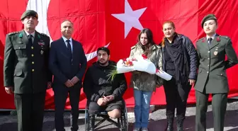 MSB'nin girişimleriyle afetzede genç kız, kendisine parka veren albayla buluştu