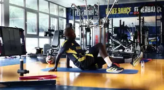 N'Golo Kante, Fenerbahçe'de ilk antrenmanını yaptı