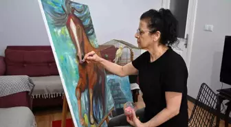 Ressamı depremde elinde tuttuğu fırça hayata bağladı