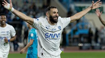 Ronaldo duymasın! Benzema ilk maçında destan yazdı
