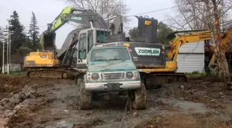 Sakarya'da fıkra gibi olay: Kurtarmaya gelen de battı