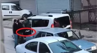 Sopalı ve bıçaklı 'yol verme' kavgası kamerada: 2 gözaltı