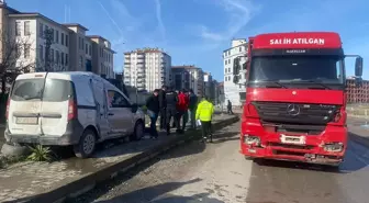 Türkeli'de iki aracın çarpıştığı kazada 1 kişi yaralandı