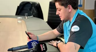 UMKE hemşiresi, enkazdan 90 saat sonra kurtardıkları Gülsüm ile görüşmeyi sürdürüyor