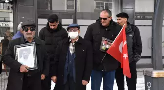 Vanlı aileler DEM Parti binası önündeki 'evlat nöbeti'ni sürdürdü