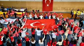 Zonguldak'ta öğrenciler ve öğretmenlerden 'Bayrağa Saygı ve Sevgi' gösterisi