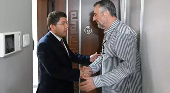 Adalet Bakanı Tunç, Güngören'de öldürülen Atlas Çağlayan'ın ailesini ziyaret etti