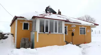 Ağrı'da evler karla kaplandı, Kars'ta öğrenciler oyunlarla eğlendi