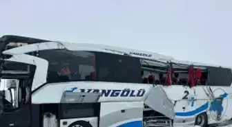 Ağrı'da yolcu otobüsünün devrilmesi sonucu 16 kişi yaralandı