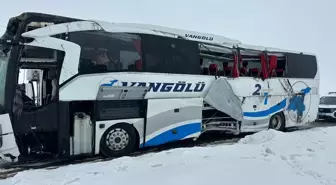 Ağrı'da yolcu otobüsünün devrilmesi sonucu 16 kişi yaralandı