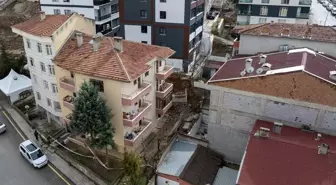 Ankara'nın Gölbaşı ilçesinde istinat duvarının çökmesi nedeniyle 5 apartman tahliye edildi