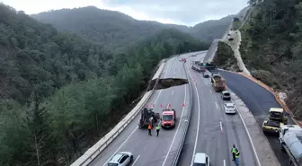 Antalya'da Kumluca-Kemer kara yolu göçük ve heyelan nedeniyle kısmen ulaşıma kapatıldı