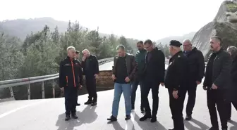 Antalya'da Kumluca-Kemer kara yolu göçük ve heyelan nedeniyle kısmen ulaşıma kapatıldı