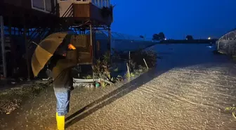 Antalya'da kuvvetli sağanak hayatı olumsuz etkiliyor