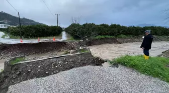 Kumluca'da Sel ve Hortum, Kemer'de Eğitime Ara