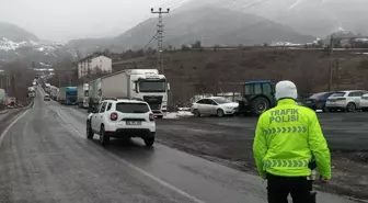 Ardahan'da tır geçişine kapatılan kara yolunda ulaşım normale döndü