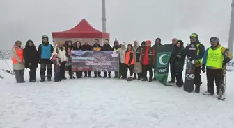 Artvin Atabarı Kayak Merkezi'nde sigaranın zararlarına dikkat çekildi