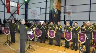 Askeri bando takımı Çukurca'da konser verdi