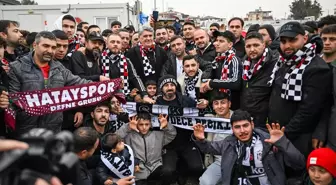 Beşiktaş Kulübü Başkanı Adalı, Hatay'da depremzedelerle bir araya geldi