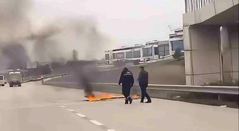 Bursa'da seyir halindeki kamyonet alev alev yandı
