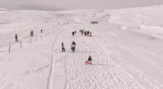 Çaldıran Termal Kayak Merkezi, kayak tutkunu çocukları ağırladı