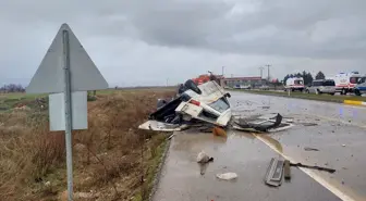 Çivril'de devrilen minibüsteki 2 kişi yaralandı