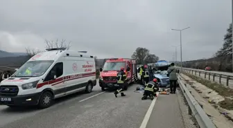 Çorum'da minibüs ile tırın çarpıştığı kazada 3 kişi yaralandı