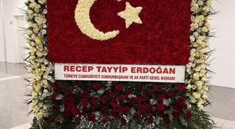 Cumhurbaşkanı Erdoğan'dan MHP'nin 57. kuruluş yıl dönümü için Türk bayraklı kutlama çiçeği