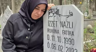 DHA muhabiri İzzet Nazlı, depremin 3'üncü yıl dönümünde mezarı başında anıldı