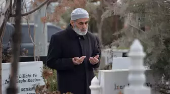 Diyarbakır'da depremde yaşamını yitirenler anıldı