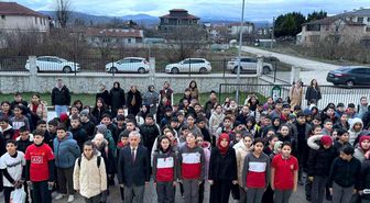 Düzce'de okullarda 6 Şubat depremleri için saygı duruşu