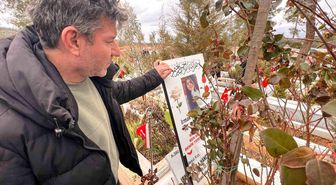 Enkaz altındaki kızının elini hiç bırakmamıştı, depremin 3. yılında kabrini ziyaret etti