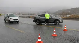 Erciyes'e ulaşımı sağlayan kara yolu yoğun kar yağışı ve tipi nedeniyle trafiğe kapatıldı