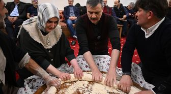 Erzurum Valisi Çiftçi kentin kış geleneği tel helvası yapımına katıldı