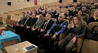 Eskişehir'de muhtarlara güvenli ve bilinçli internet kullanımı anlatıldı