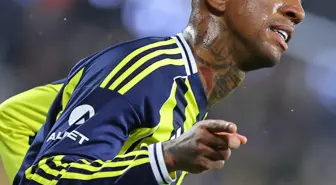 Fenerbahçe, Erzurumspor FK'yı ikinci yarıda bulduğu gollerle 3-1 mağlup etti