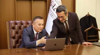 Gaziantep Valisi Kemal Çeber, AA'nın 'Yılın Kareleri' oylamasına katıldı