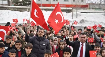 Hizan'da ortaokul öğrencileri bayrak etkinliğinde buluştu