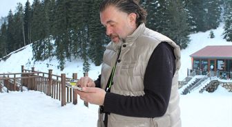 Ilgaz Dağı'ndaki kayak merkezinde vatandaşlar, AA'nın 'Yılın Kareleri' oylamasına katıldı