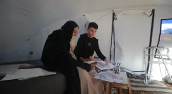 İsrail saldırılarında 3 oğlunu kaybeden 80 yaşındaki Gazzeli ressam, acısını sanata yansıtıyor