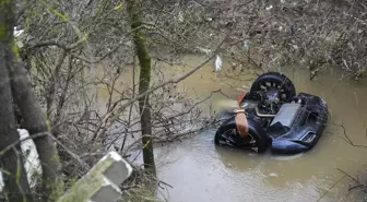 İzmir'de dere yatağına düşen otomobildeki 2 kız kardeşin cesedi bulundu