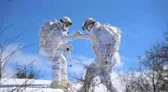 Jandarma komandolardan kış tatbikatı