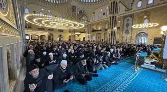 Kahramanmaraş'ta 6 Şubat depremlerinde hayatını kaybedenler için camilerde dua edildi