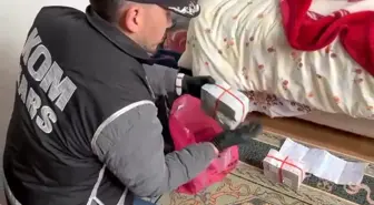 Kars'ta tefecilik operasyonu: Yatağın altından poşet poşet para çıktı