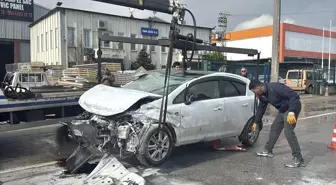 Kocaeli'de yan yola düşen otomobildeki 2 kişi yaralandı